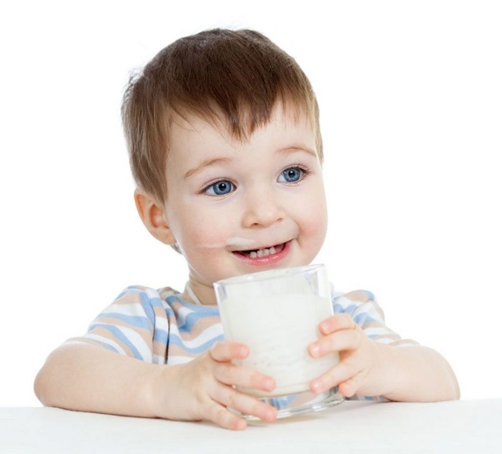 Cách chọn sữa tươi cho bé uống